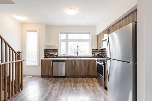 540 Essa RD #52, Barrie, ON L4N 9E5