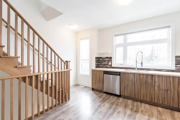 540 Essa RD #52, Barrie, ON L4N 9E5