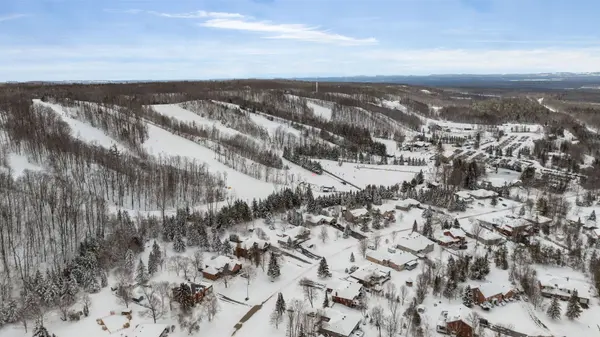 35 Eder TRL, Springwater, ON L0L 1Y3