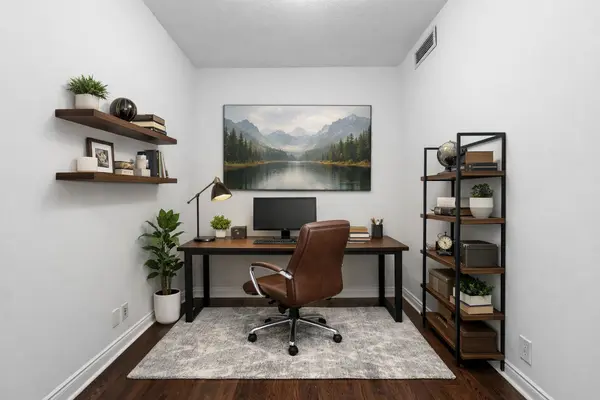 25 Earlington AVE #511, Toronto W08, ON M8X 3A3