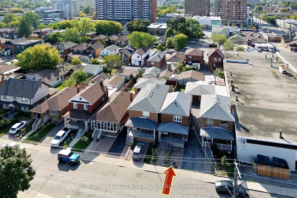 245 Belgravia AVE, Toronto W04, ON M6E 2M9