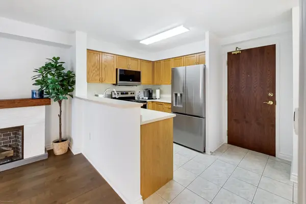 11 MICHAEL POWER PL #513, Toronto W08, ON M9A 5G3