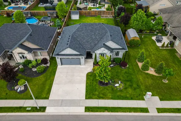 6 Bluenose DR, Norfolk, ON N0A 1N7