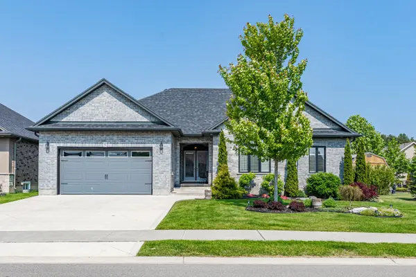 6 Bluenose DR, Norfolk, ON N0A 1N7