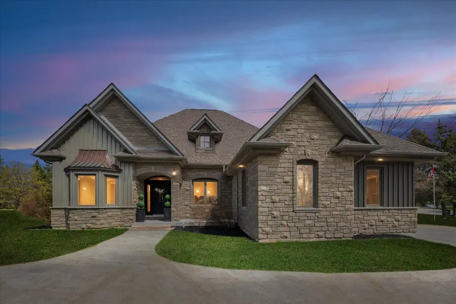 2 TAUNUS CT, Clarington, ON L1C 4H5