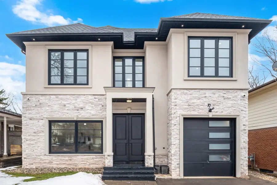 70 Mccraney ST W, Oakville, ON L6H 1H4