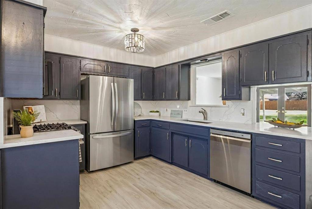 312 E Hampton Road, Crowley, TX 76036