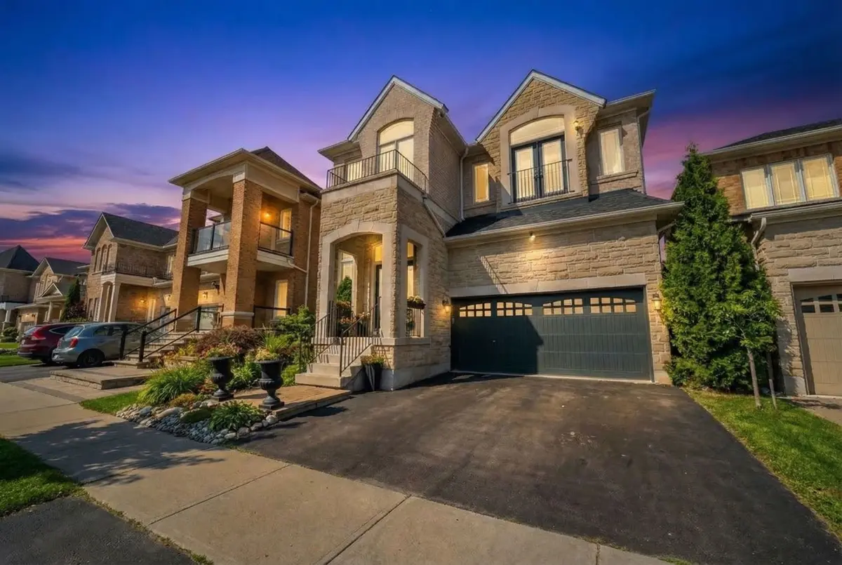 3 Abraham CT, Ajax, ON L1Z 0A9