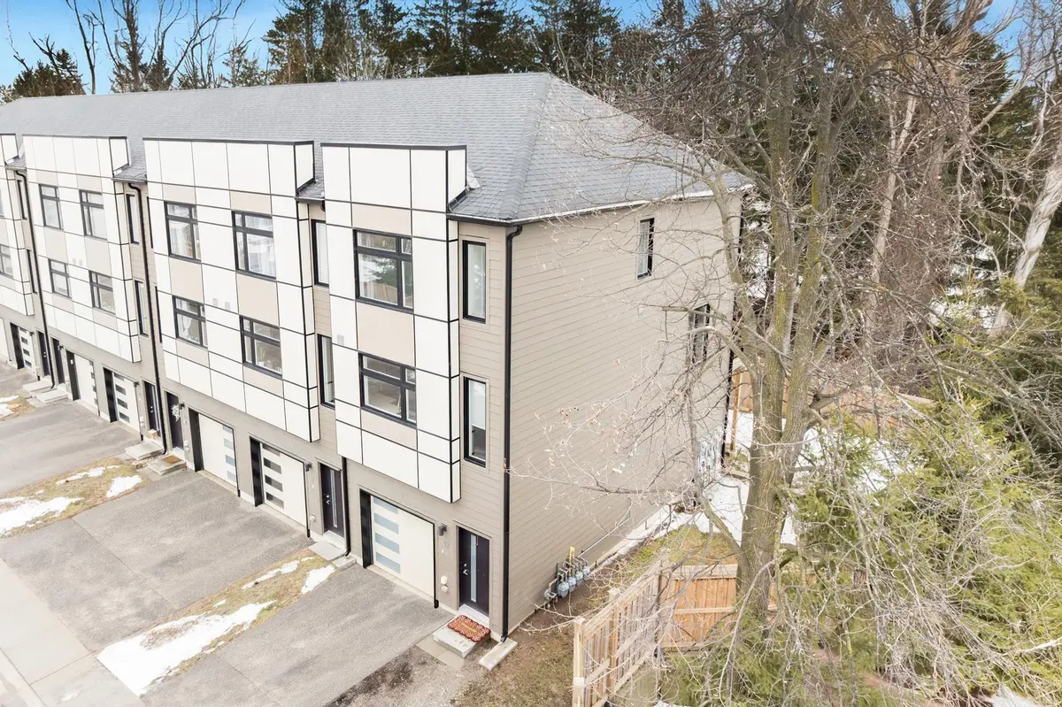 540 Essa RD #52, Barrie, ON L4N 9E5