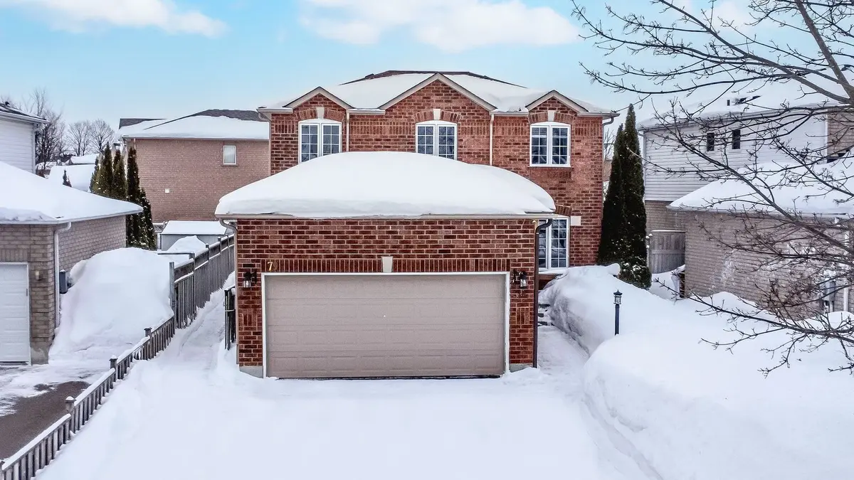 79 Girdwood DR, Barrie, ON L4N 8R1