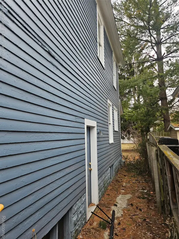 917 Saint Clair ST, Port Huron, MI 48060