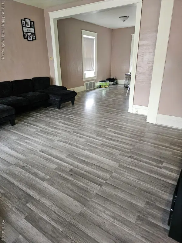 917 Saint Clair ST, Port Huron, MI 48060