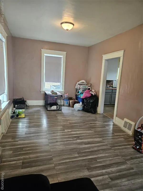 917 Saint Clair ST, Port Huron, MI 48060