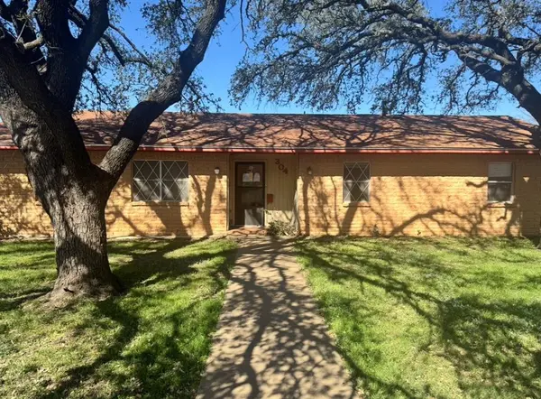 304 W 8th Street, Brady, TX 76825