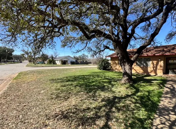 304 W 8th Street, Brady, TX 76825