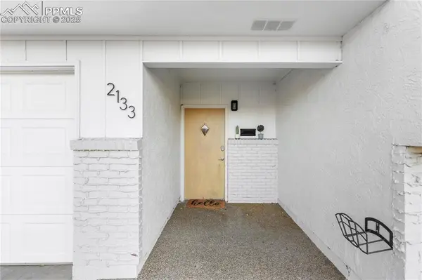 2133 Oakwood LN, Pueblo, CO 81005