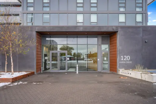 120 Varna DR #423, Toronto C04, ON M6A 0B3