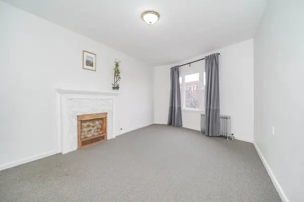 684 College ST, Toronto C01, ON M6G 1C1