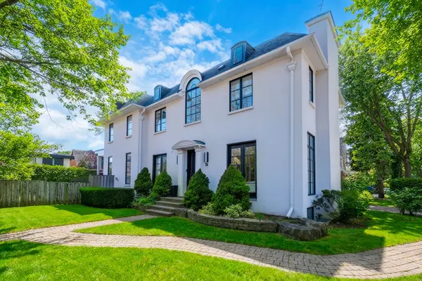 74 Esgore DR, Toronto C04, ON M5M 3R7