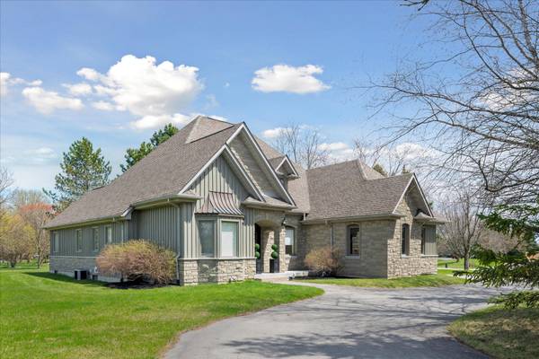 2 TAUNUS CT, Clarington, ON L1C 4H5