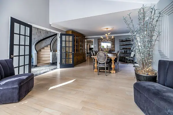 1410 Manitou DR, Oshawa, ON L1G 7P7