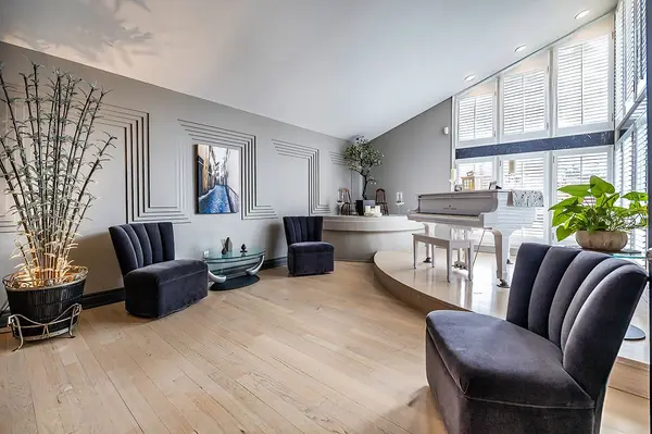 1410 Manitou DR, Oshawa, ON L1G 7P7