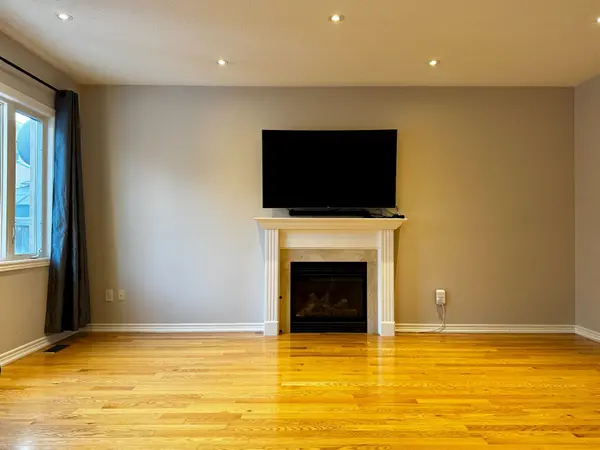 35 Cosford ST, Aurora, ON L4G 0J5