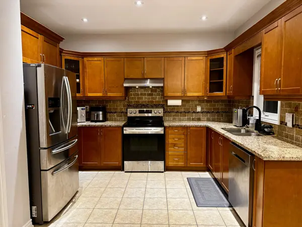 35 Cosford ST, Aurora, ON L4G 0J5