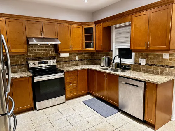 35 Cosford ST, Aurora, ON L4G 0J5