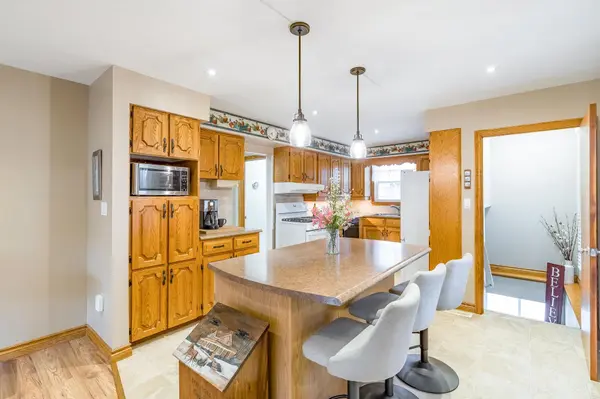 142 Oriole DR, East Gwillimbury, ON L9N 1G9