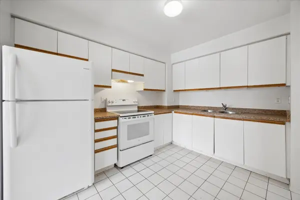 611 Gibney CRES #24, Newmarket, ON L3X 1Y3