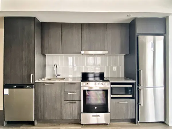 195 Commerce ST #2711, Vaughan, ON L4K 0P9