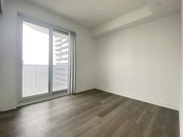 195 Commerce ST #2711, Vaughan, ON L4K 0P9