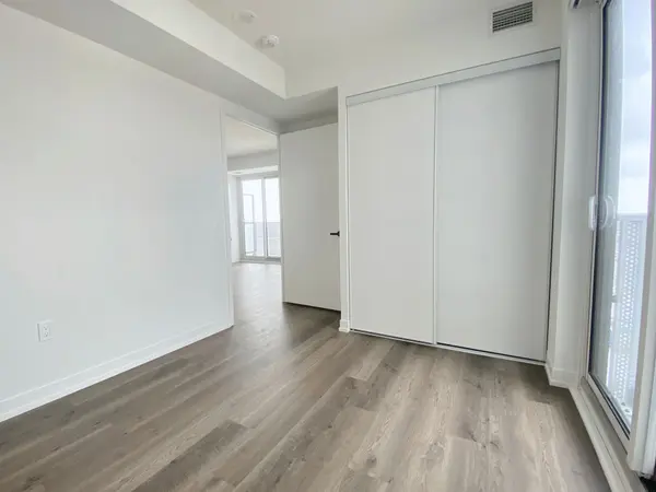 195 Commerce ST #2711, Vaughan, ON L4K 0P9