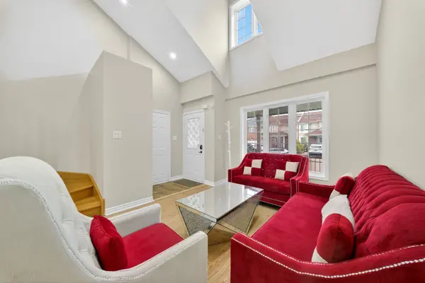 63 Irene CRES, Brampton, ON L7A 3E9