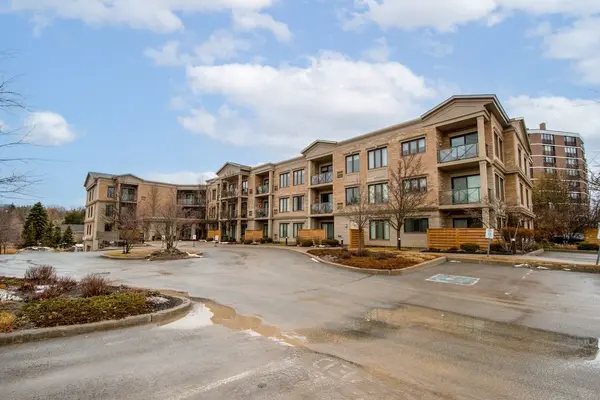 869 Clonsilla AVE #212, Peterborough, ON K9J 0B7