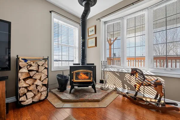 910 Holloway Bay RD, Fort Erie, ON L0S 1N0