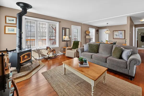 910 Holloway Bay RD, Fort Erie, ON L0S 1N0