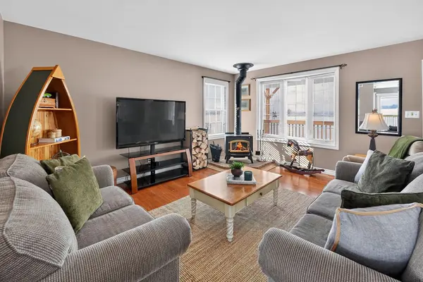 910 Holloway Bay RD, Fort Erie, ON L0S 1N0