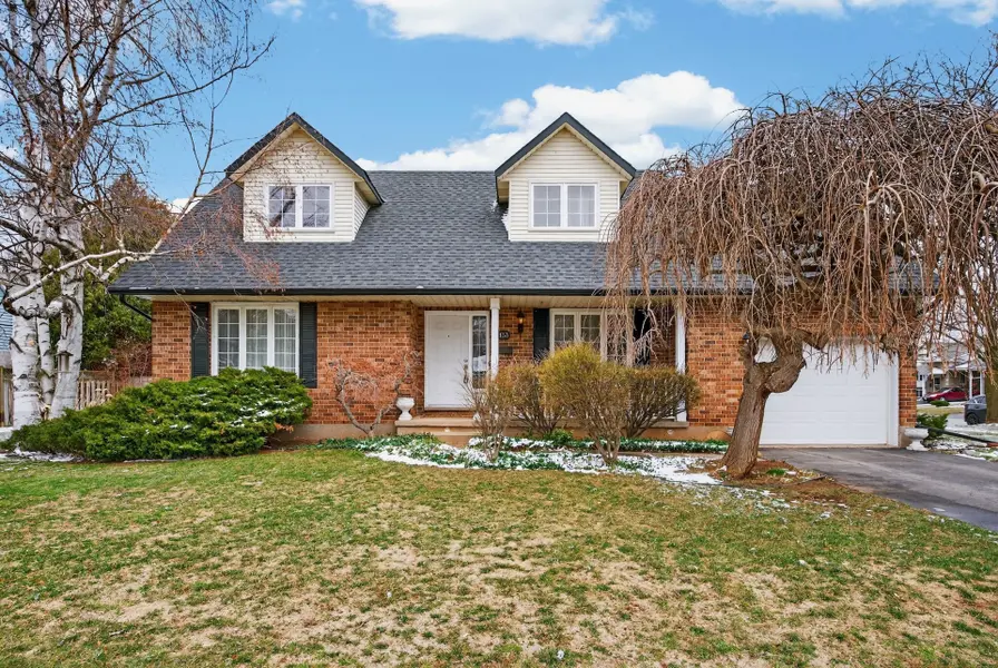 133 Central AVE, Grimsby, ON L3M 4Z3