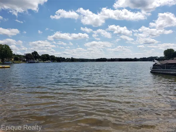 0 Shinanguag DR, Goodrich Village, MI 48438