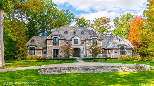 341 Lowell CT, Bloomfield Charter Township, MI 48304