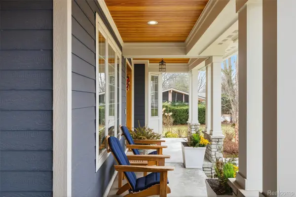 345 Dalebrook LN, Bloomfield Hills, MI 48301