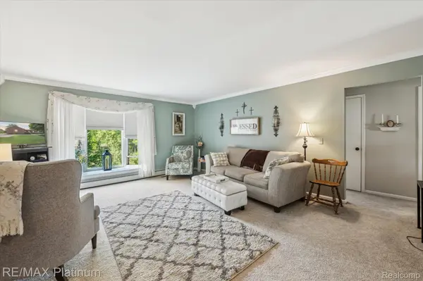 12132 Lexington DR #2, Green Oak Township, MI 48178