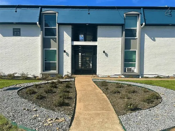 3627 Almazan Drive #209, Dallas, TX 75220