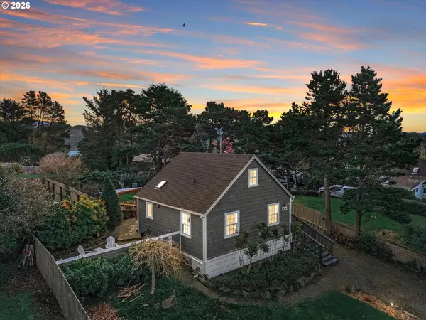 806 NE MAST AVE, Lincoln City, OR 97367