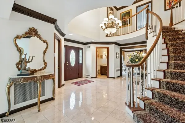 28 Battle Ridge Trl, Totowa Boro, NJ 07512