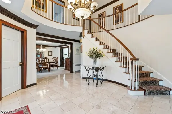 28 Battle Ridge Trl, Totowa Boro, NJ 07512