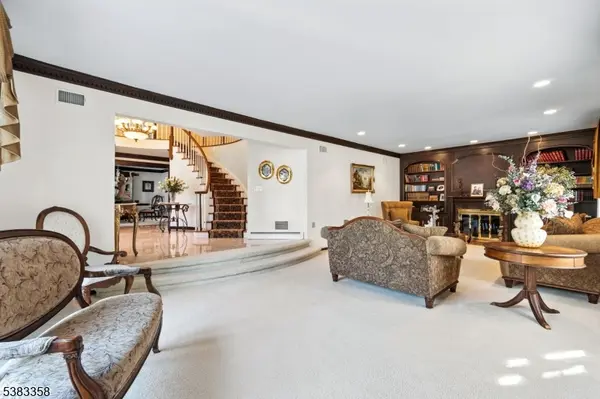 28 Battle Ridge Trl, Totowa Boro, NJ 07512