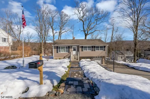 31 Weir Pl, Ringwood Boro, NJ 07456